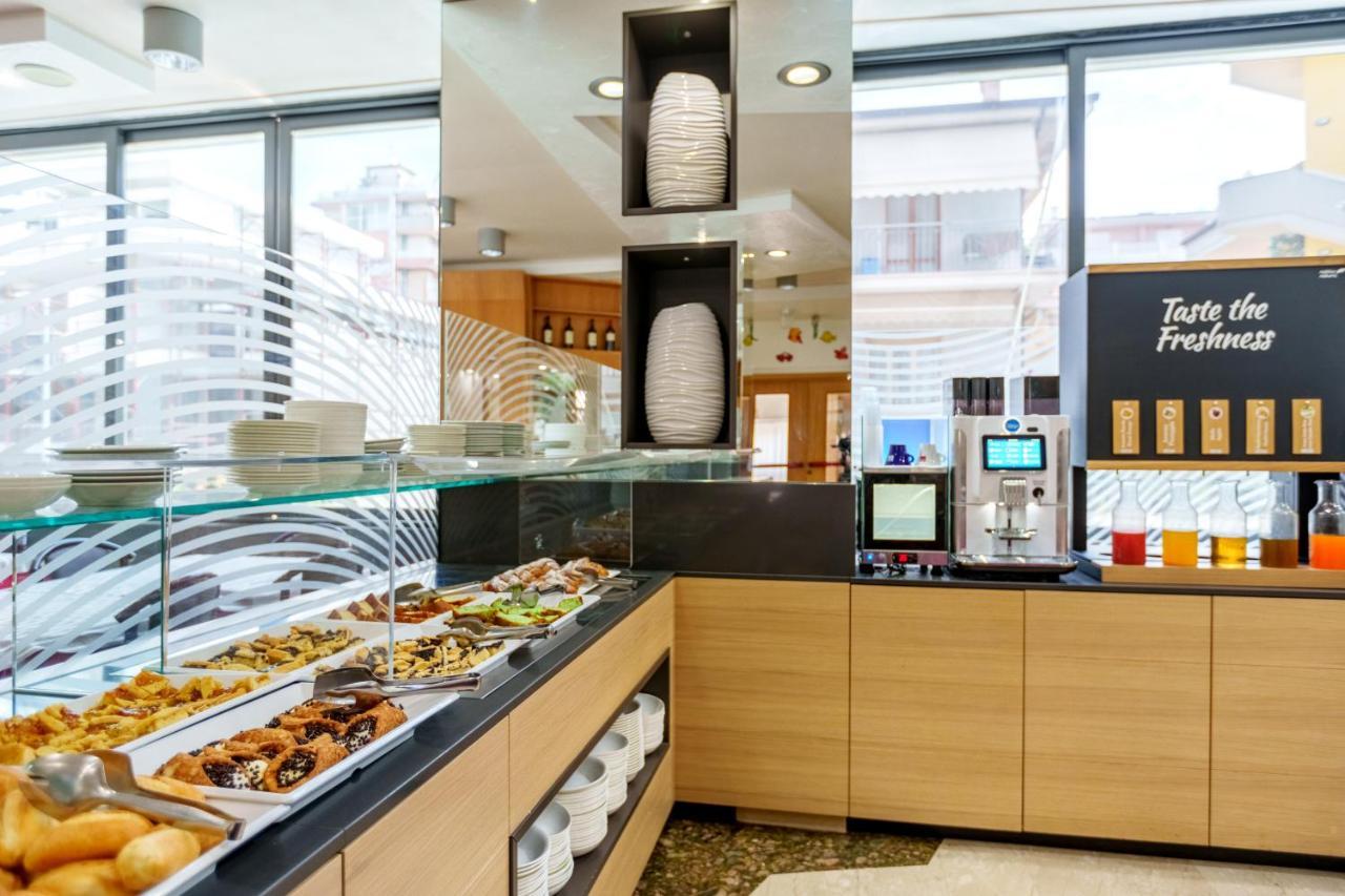 Hotel Astor Alba Adriatica Εξωτερικό φωτογραφία
