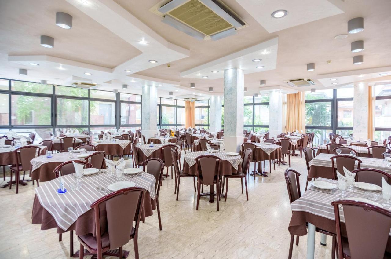 Hotel Astor Alba Adriatica Εξωτερικό φωτογραφία