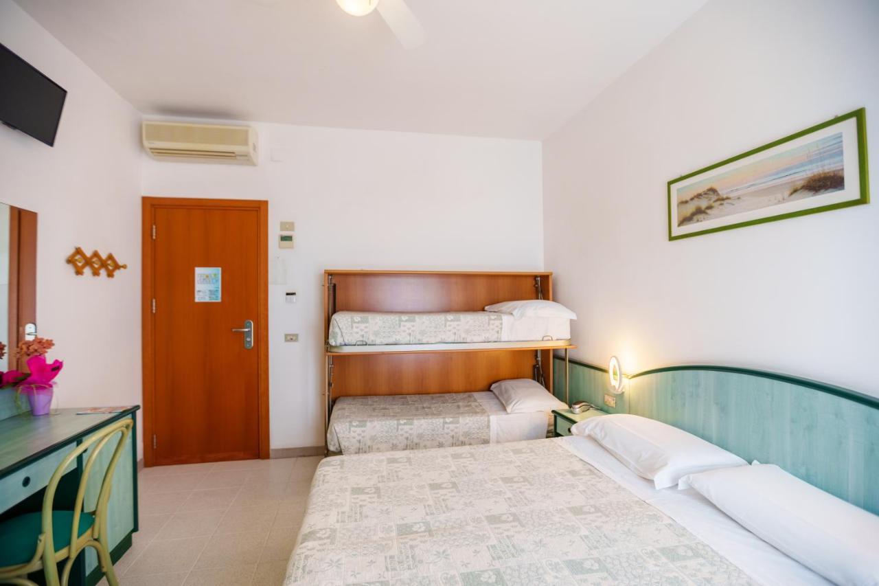 Hotel Astor Alba Adriatica Εξωτερικό φωτογραφία