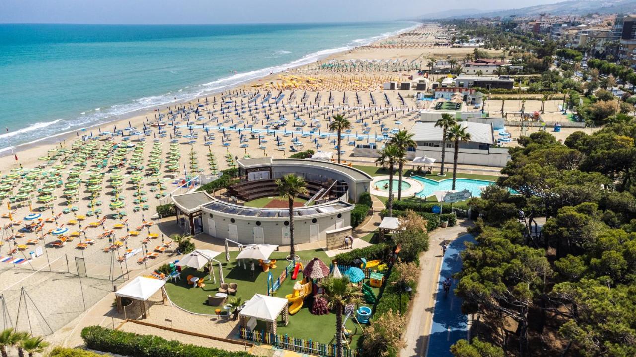Hotel Astor Alba Adriatica Εξωτερικό φωτογραφία