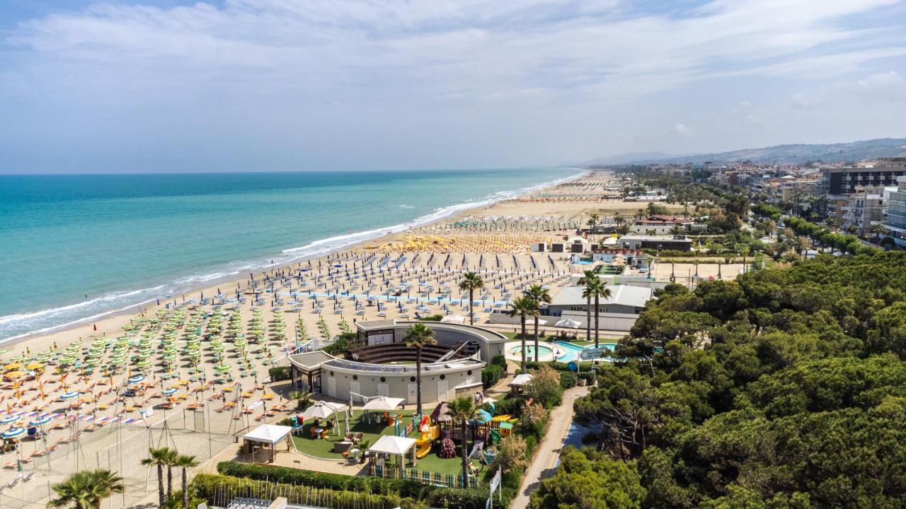 Hotel Astor Alba Adriatica Εξωτερικό φωτογραφία