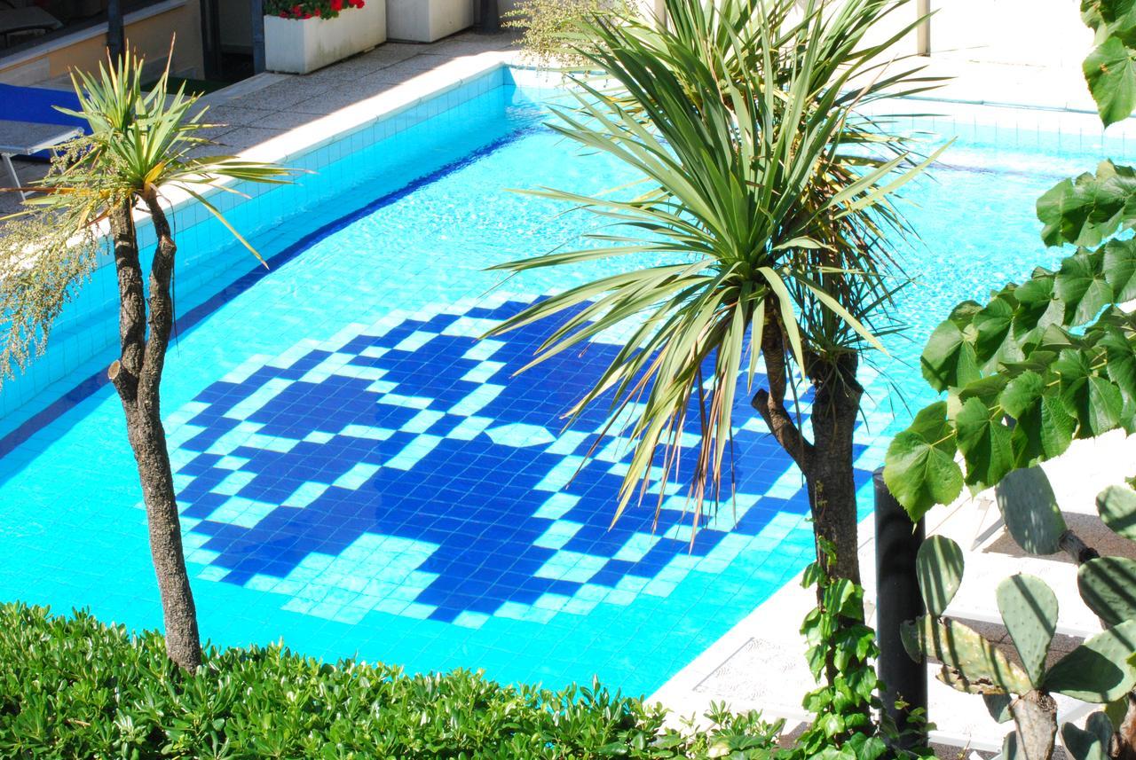 Hotel Astor Alba Adriatica Εξωτερικό φωτογραφία