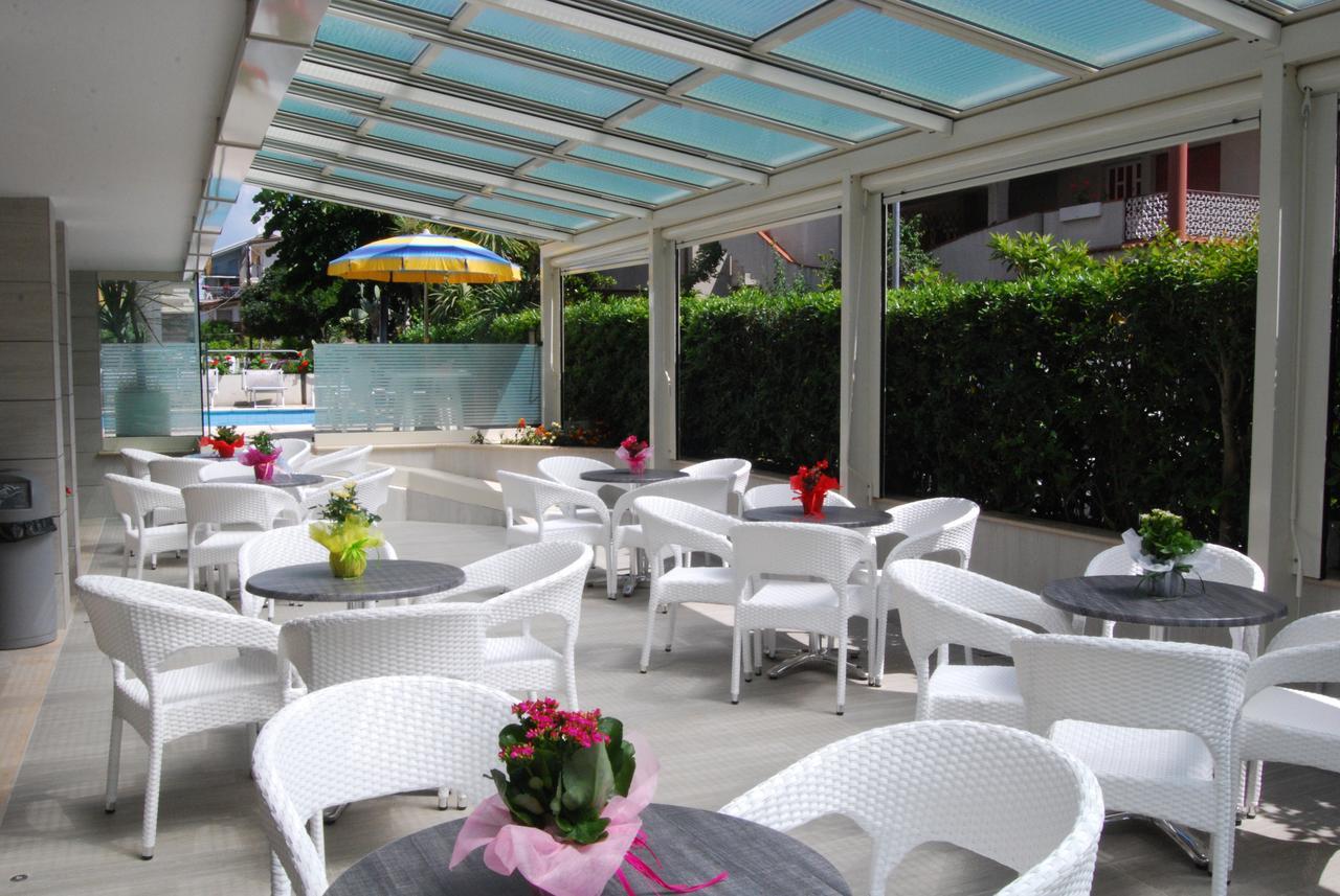 Hotel Astor Alba Adriatica Εξωτερικό φωτογραφία