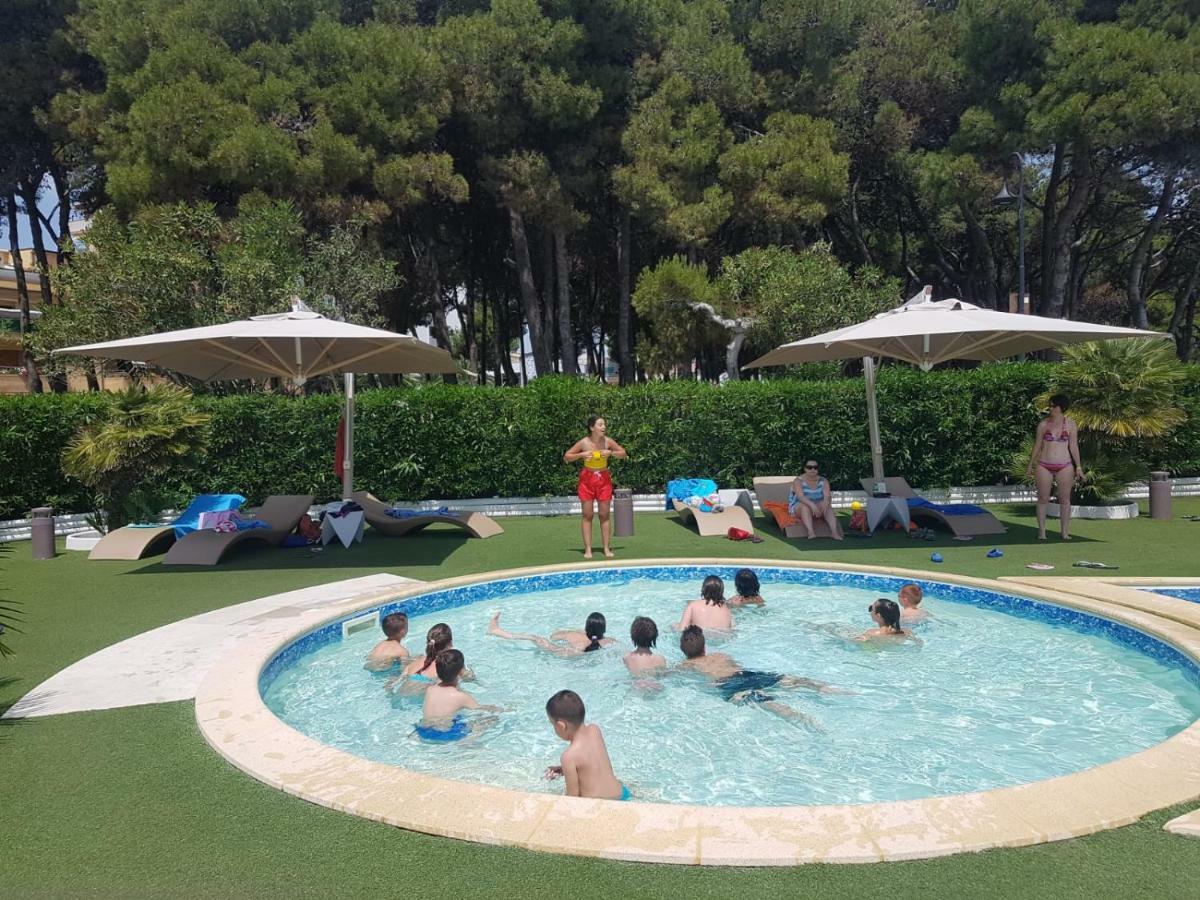 Hotel Astor Alba Adriatica Εξωτερικό φωτογραφία
